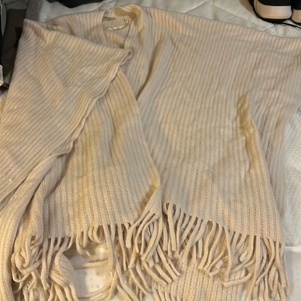 Women’s off white wrap one size fits all.